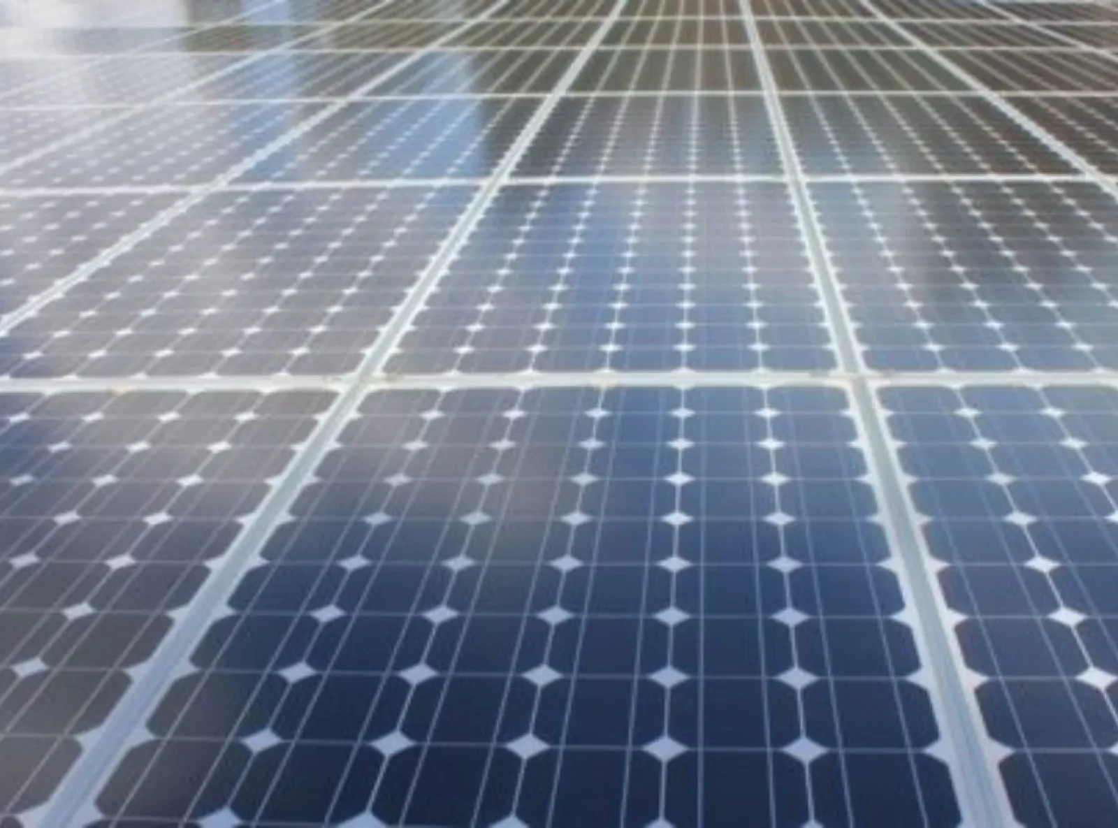 NAM plaatst zonnepanelen op zee
