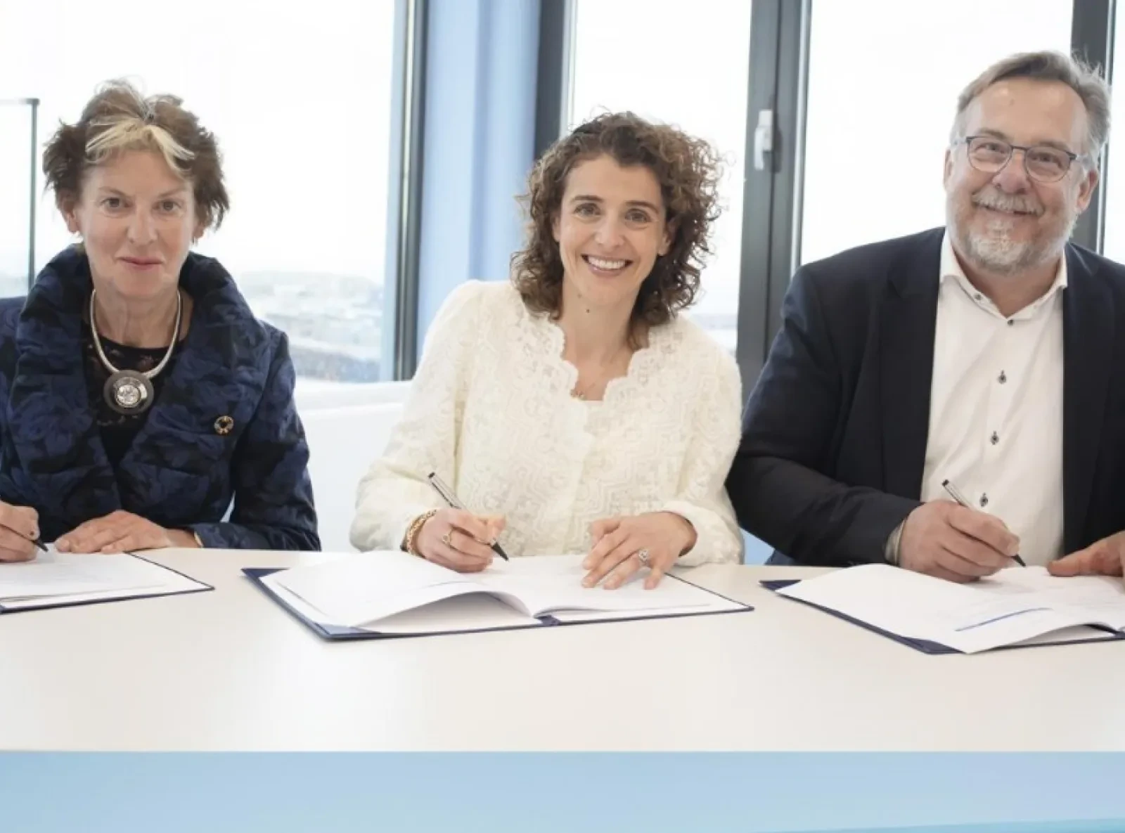 Minister Hermans, Gerda Verburg en Nicolien Vrisou - van Eck over het sectorakkoord gaswinning